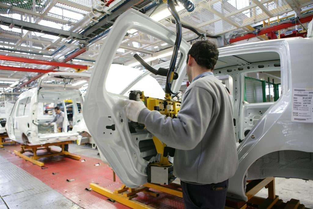 Industria automotriz, entre el cielo y la incertidumbre. Revista Fortuna