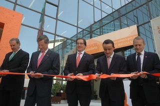 El titular de la Secretaría de Salud, Salomon Chertorivski, en la inauguración del edificio de la COFEPRIS