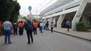 Manifestación de trabajadores de CONAGUA en Puebla. 