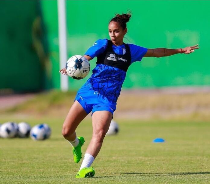 Mayra Estrada, delantera de Gallos Femenil