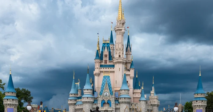 Gobernador DeSantis dice que “reino corporativo” de Disney World llega a su fin