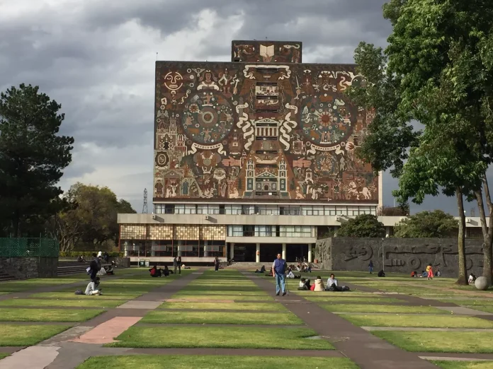 UNAM dice acatará suspensión de resolución sobre el análisis del presunto plagio de Yasmín Esquivel