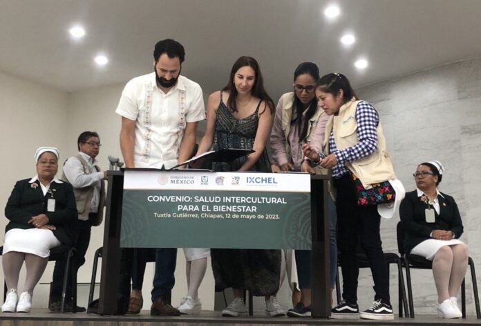 IMSS Bienestar firma convenio con organización Ixchel para atender a pacientes en lenguas indígenas 