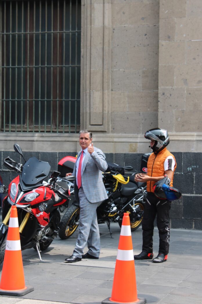 El Co-Presidente Ejecutivo de Grupo Televisa y TelevisaUnivision , Bernardo Gómez, sostuvo esta mañana una reunión con el presidente