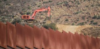 Respecto a la propuesta que se hizo pública el pasado 04 de octubre para la construcción de un muro fronterizo en el sur de Texas,