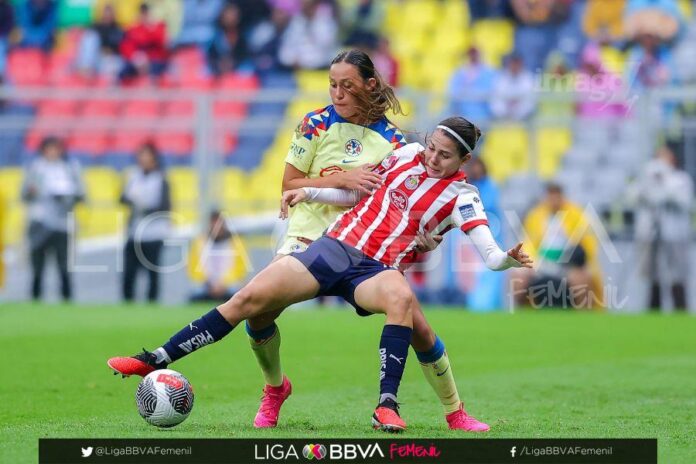 Es la tercera vez que el Clásico Nacional se da en instancias semifinalistas.