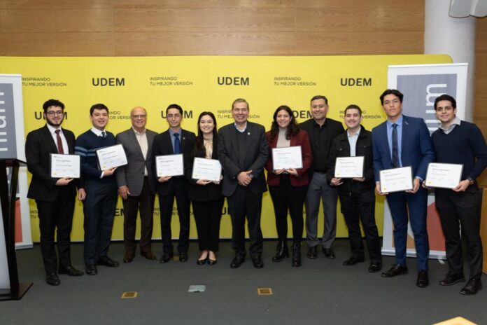 Otorgan UDEM y Ternium Premio a la Excelencia Académica a ocho egresados de carreras de Ingeniería