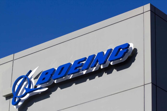 El presidente ejecutivo de Boeing, Dave Calhoun, dijo el miércoles que el fabricante sólo apoyará la operación de sus aviones