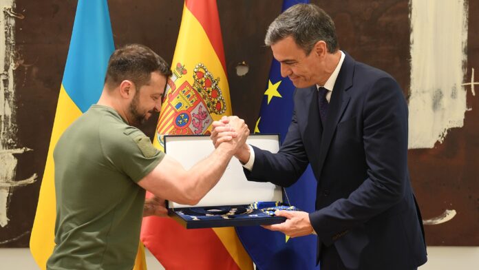 Concederá España 1,000 mde a Ucrania en 2024 para equipamiento militar y 5,000 mde hasta 2027