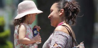 Enfrentan madres mexicanas desafíos para maternar y participar en el mercado laboral