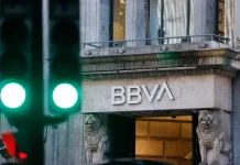 El banco español BBVA dijo el miércoles que había presentado una propuesta indicativa para fusionarse con Sabadell, valorando a su competidor más pequeño