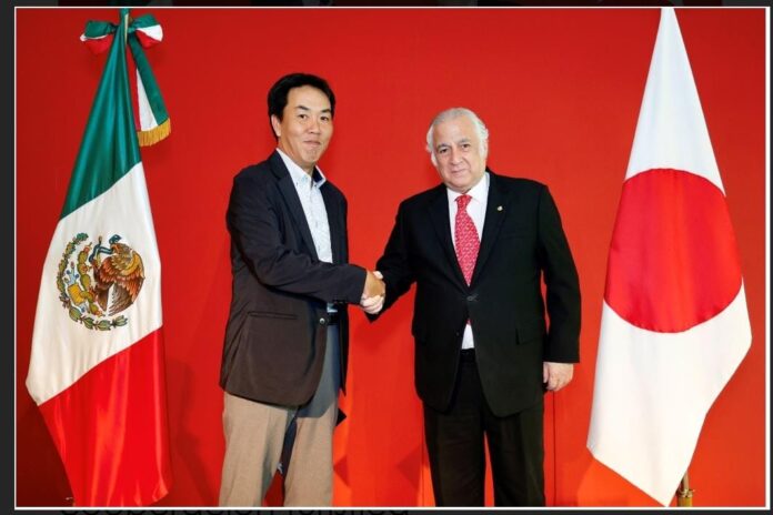 Secretario de Turismo, Miguel Torruco Marqués, y el ministro de Tierra, Infraestructura, Transporte y Turismo de Japón, Tetsuo Saito