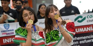 Alejandra Espinosa González y Gema Vianey Guerrero Minjarez, estudiantes de la carrera de Ciencia de Datos e Inteligencia Artificial, del Colegio Nacional de Educación Profesional Técnica (CONALEP) de Chihuahua,