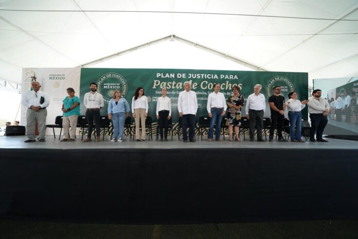 Manuel Bartlett Díaz, encabezó un encuentro con viudas y familiares de los mineros que perdieron la vida en la mina Pasta de Conchos. Ahí, la CFE detalló las acciones de búsqueda emprendidas para lograr el rescate instruido por el presidente de México.