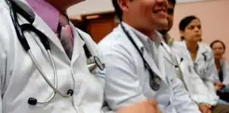 Aumentan en 100% becas para médicas y médicos internos de pregrado y pasantes de servicio social: SS