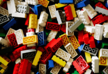 Lego busca sustituir los combustibles fósiles utilizados en sus piezas