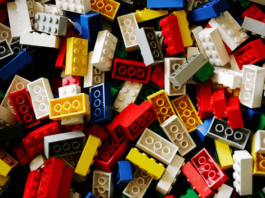 Lego busca sustituir los combustibles fósiles utilizados en sus piezas