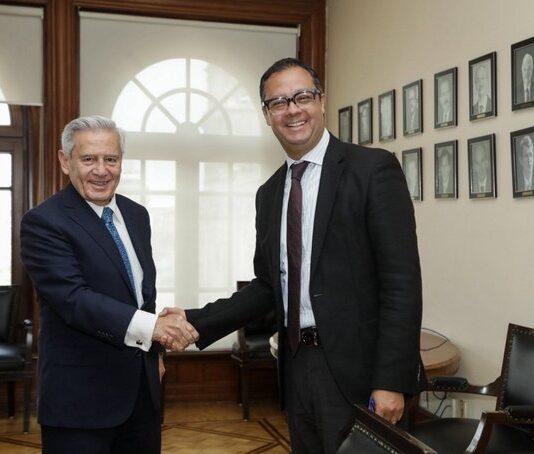 Gabriel Yorio y Jesús de la Fuente, subsecretario de Hacienda y presidente de la CNBV, participaron en la reunión de la Junta de Gobierno que aprobó la ley secundaria que normará la nueva Ley del Mercado de Valores.