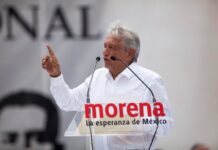 Renuncia presidente López Obrador a Morena