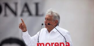 Renuncia presidente López Obrador a Morena