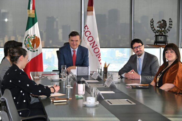 El secretario de Economía, Marcelo Ebrard, aseguró que pronto habrá buenas noticias para la industria audiovisual mexicana,