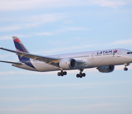 LATAM entre las 5 aerolíneas más puntuales del mundo