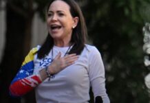 María Corina Machado dice presente en la marcha contra el régimen de Nicolás Maduro. La opositora apareció sorpresivamente