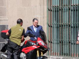 Bernardo Gómez, copresidente de Grupo Televisa y TelevisaUnivision, visitó Palacio Nacional este martes para reunirse con la presidenta