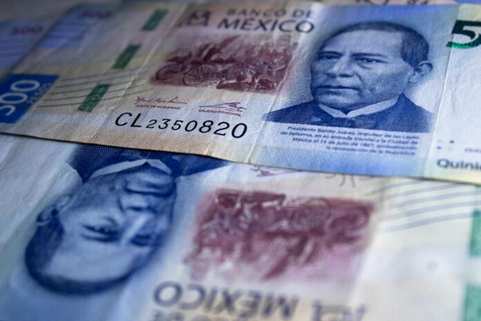 El consumo privado en México muestra signos de desaceleración, afectando a la economía nacional.