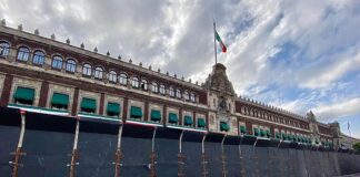 Sheinbaum niega que se proteja más a monumentos que a mujeres con vallas metálicas